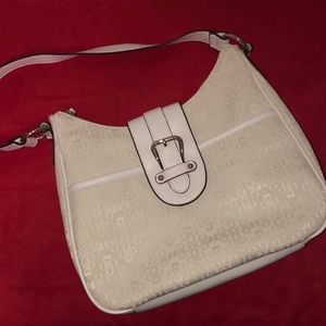 Cute white medium purse.  Approx 12x6, super cute.